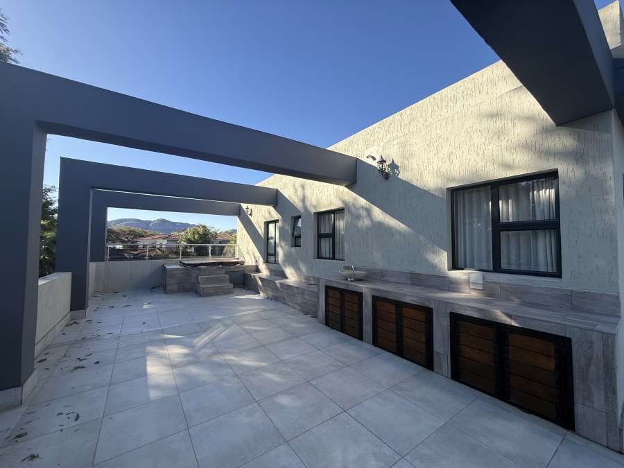 5 Bedroom Property for Sale in The Islands Estates North West